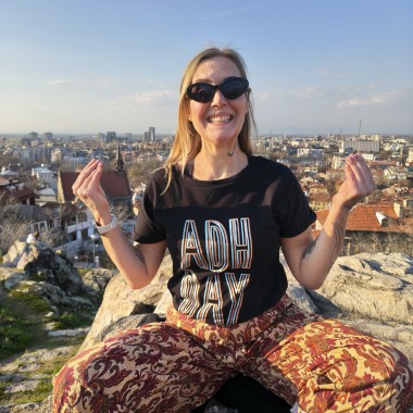 Koszulka Bawełniana  z grafiką ADHDAY– Przedsprzedaż