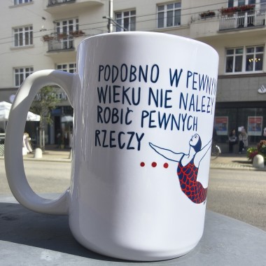 PRZEDSPRZEDAŻ Kubek duży  W NIEPEWNYM WIEKU